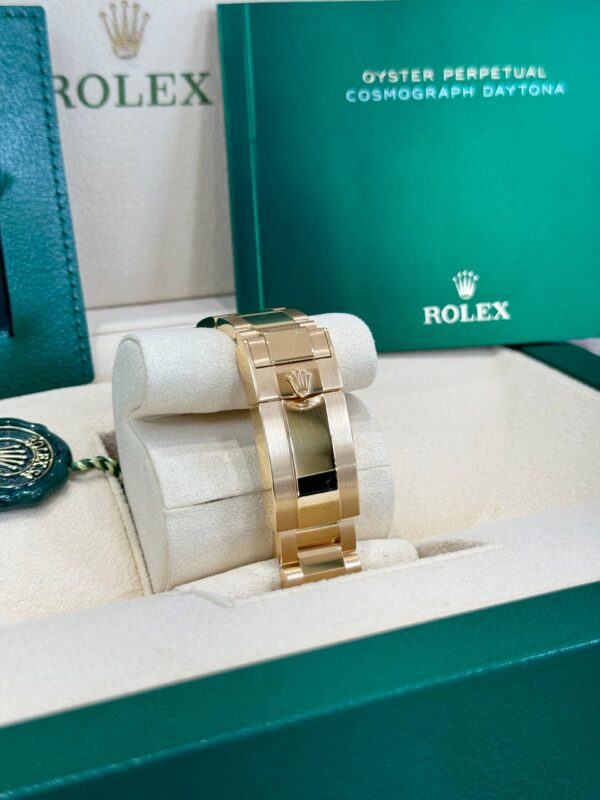 Replica Rolex Daytona 116508 Watch, A Symbol of Refined Taste - Image 10